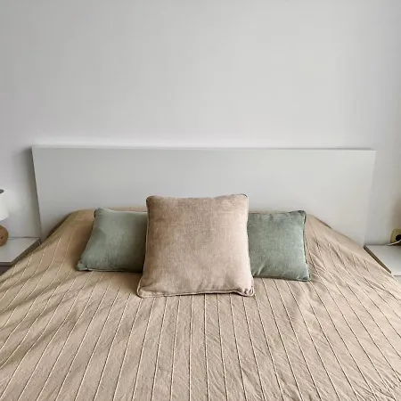 Spacious And Stylish Near The Center Apartment *