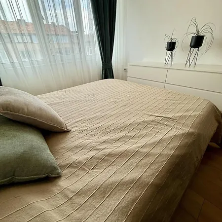Apartment Spacious And Stylish Near The Center Warna
