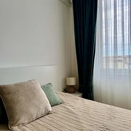 Apartment Spacious And Stylish Near The Center