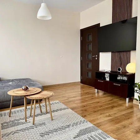 Spacious And Stylish Near The Center
